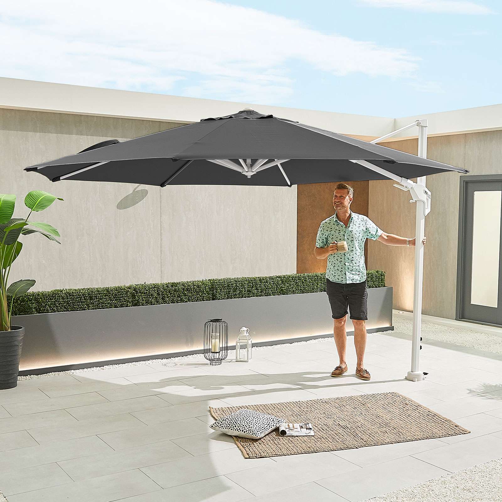 Nova <br> White Genesis Cantilever Parasol 3.5m Round Grey