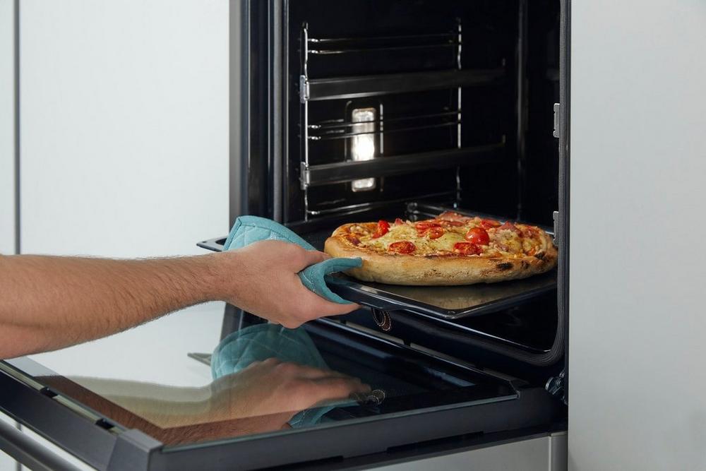 Hisense BI62212AXUK 59.5cm Built-in Electric Single Oven - Stainless Steel - Image 4