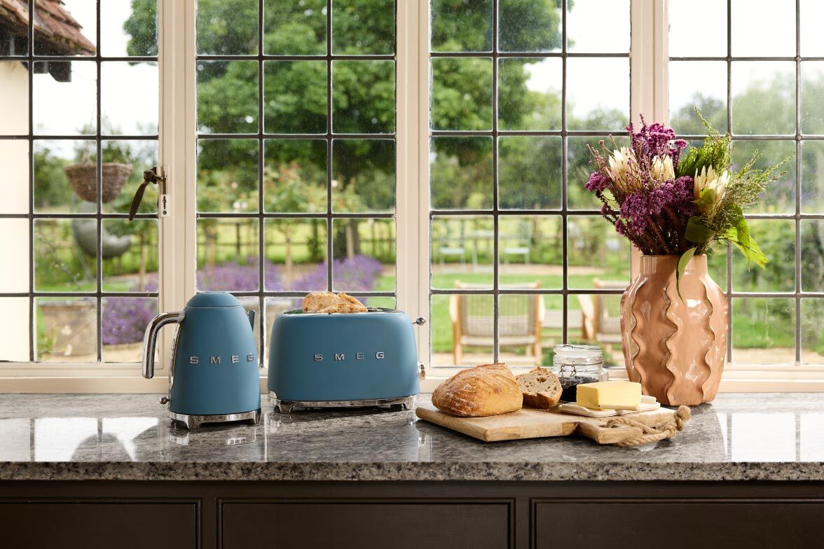 Smeg 50's Style Retro KLF03SBMEU Kettle - Storm Blue - Image 4