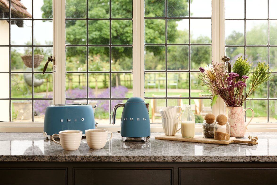 Smeg 50's Style Retro KLF03SBMEU Kettle - Storm Blue - Image 5