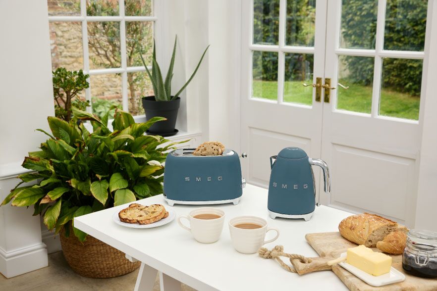 Smeg 50's Style Retro KLF03SBMEU Kettle - Storm Blue - Image 6