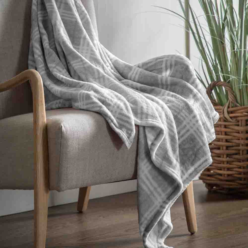 Checkmate Rolled Fleece Silver - Image 2