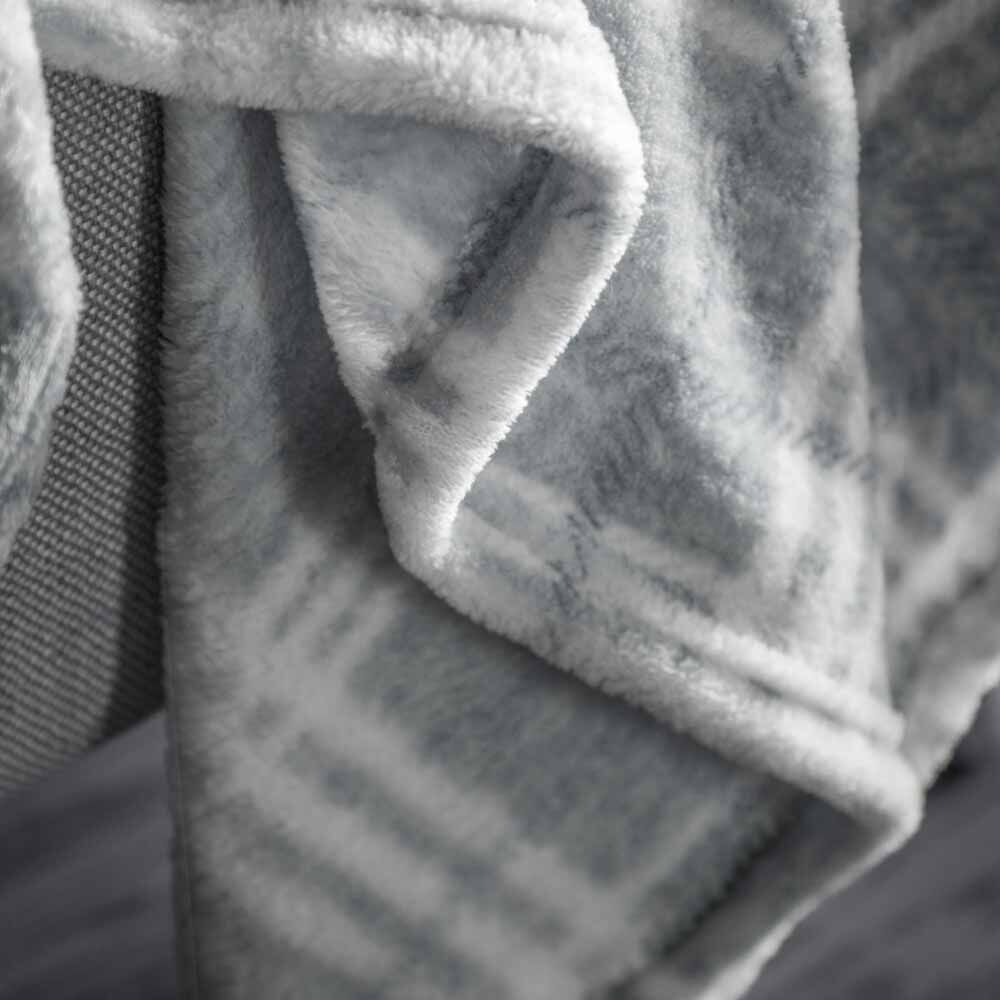 Checkmate Rolled Fleece Silver - Image 4