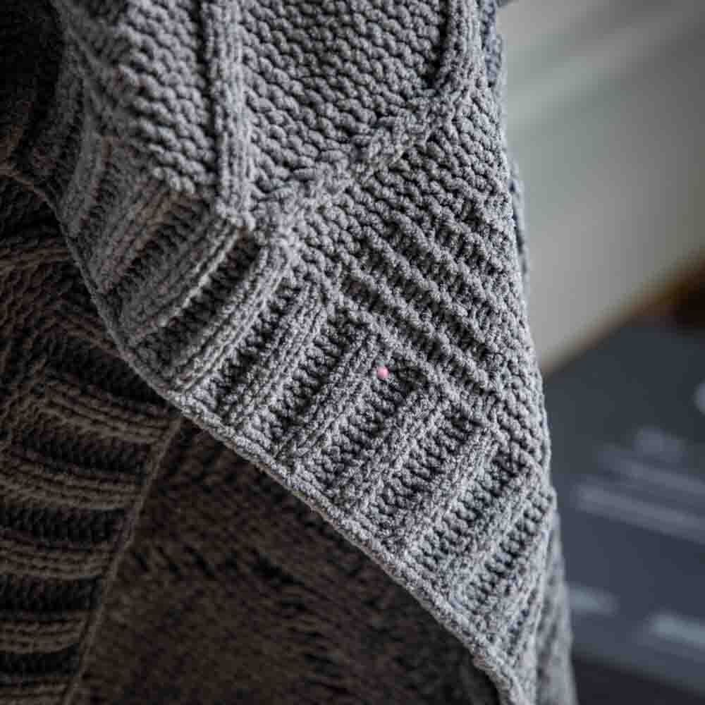 Chenille Cable Throw Grey - Image 5