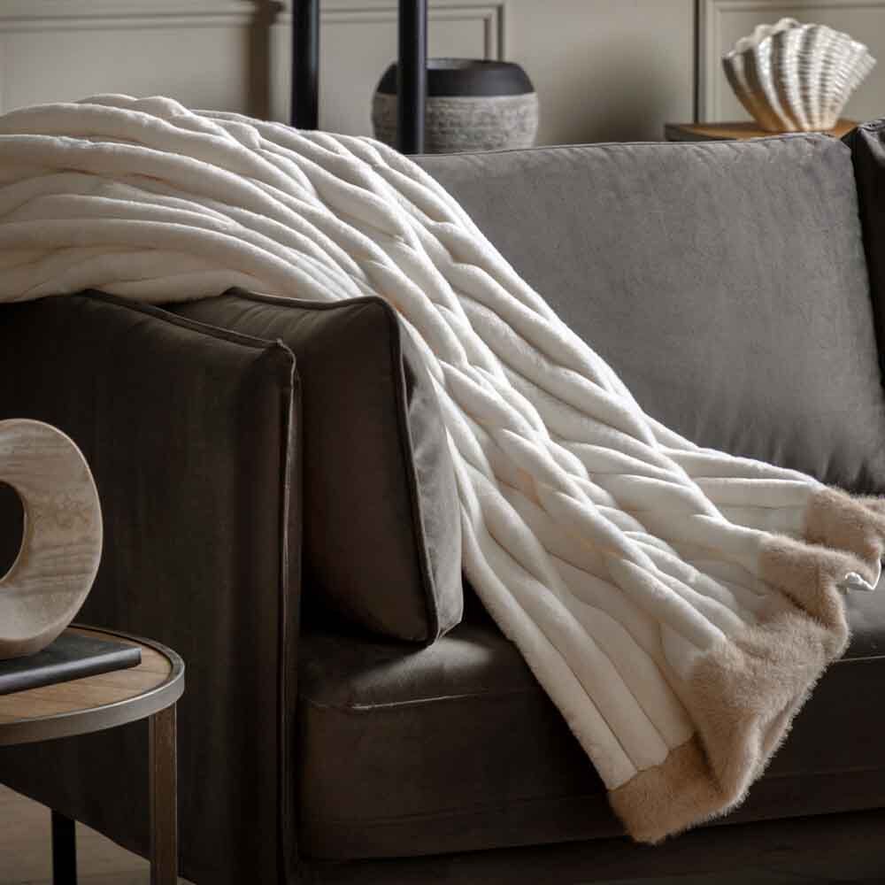 Whinfell Luxury Faux Fur Throw Cream - Image 2