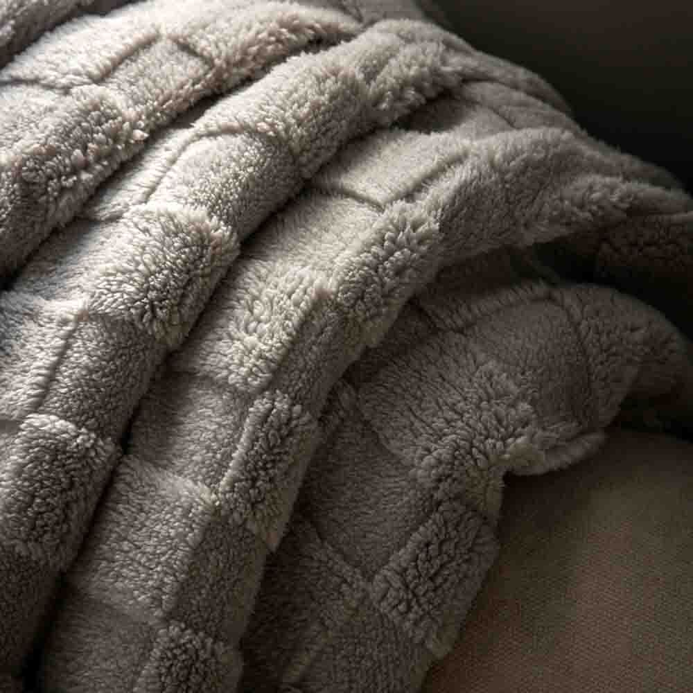 Oakley Checked Sherpa Throw Grey - Image 3
