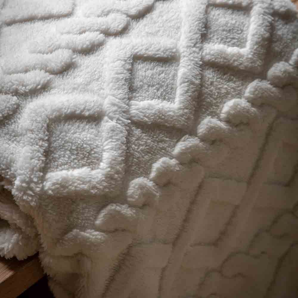 Textures Cable Knit Cream - Image 3