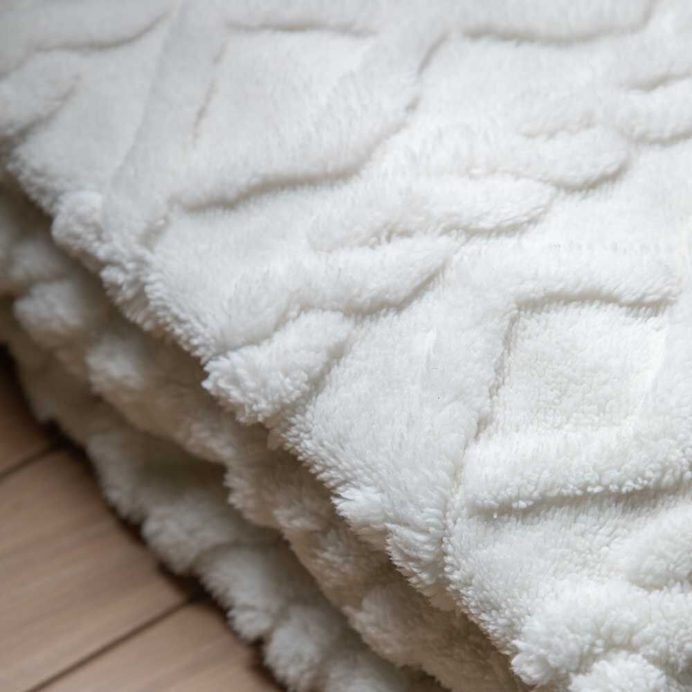 Textures Cable Knit Cream - Image 4